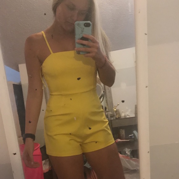 Showpo bright yellow romper - Picture 1 of 5